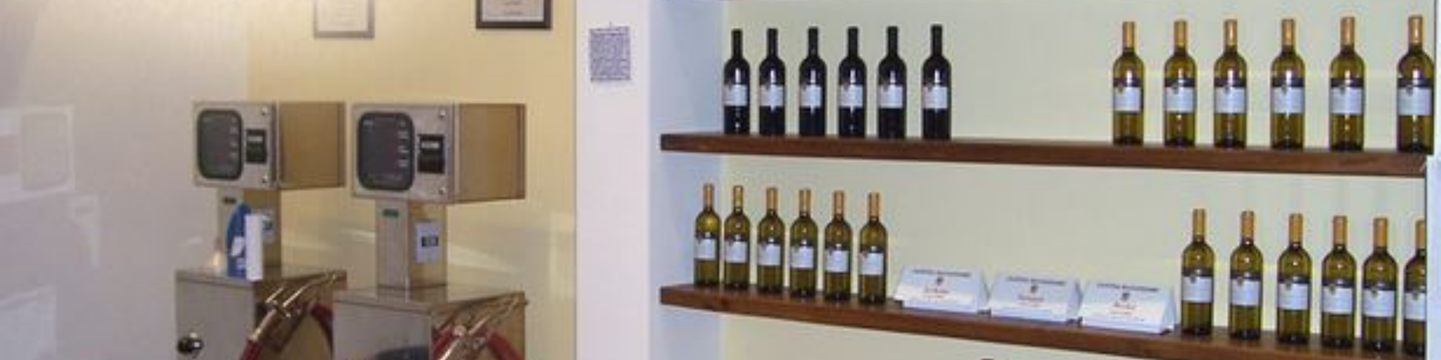 Immagine carosello con vista dell'interno dello shop del marchio Baldassarri.